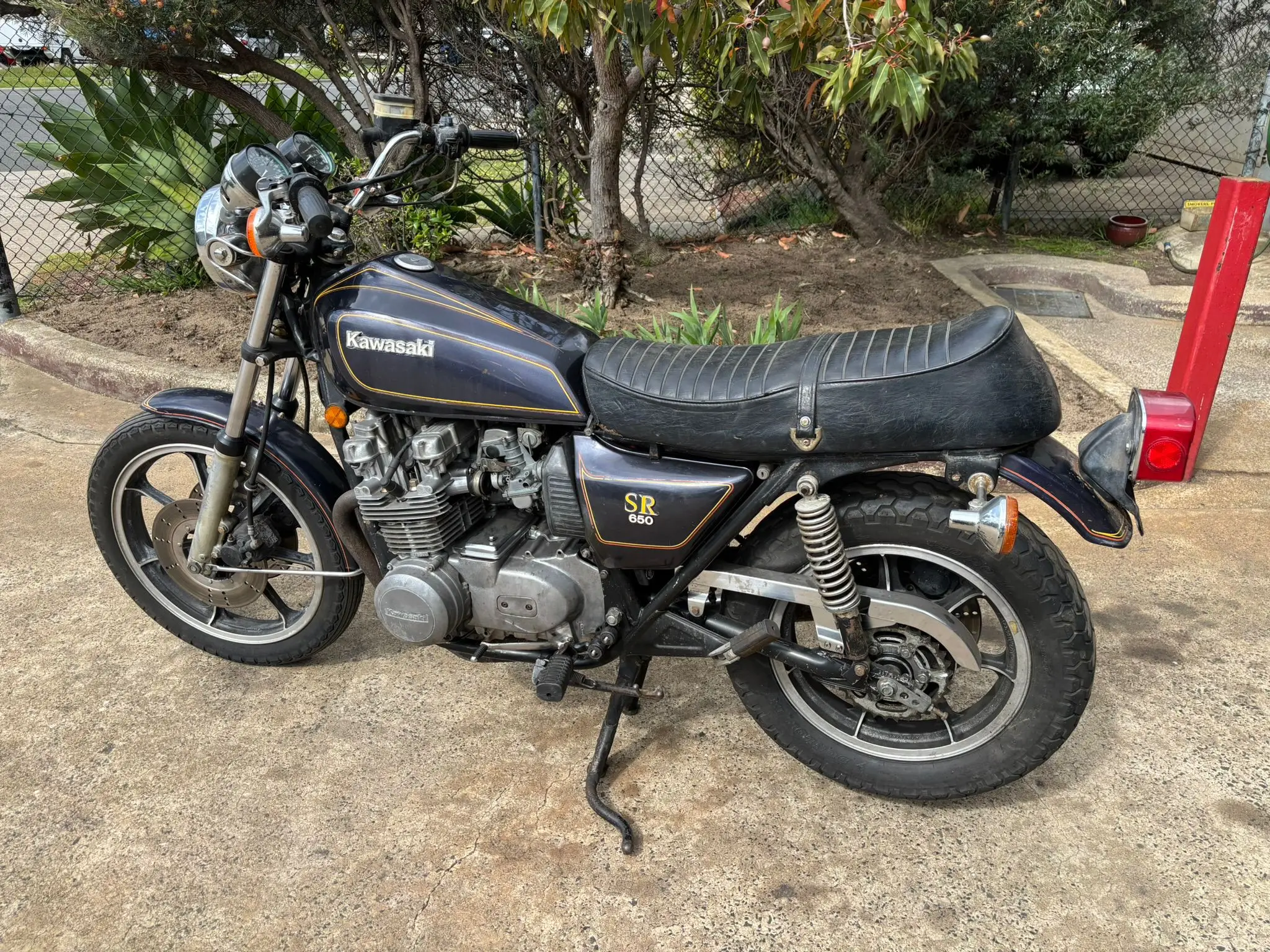 KAWASAKI KZ650SR