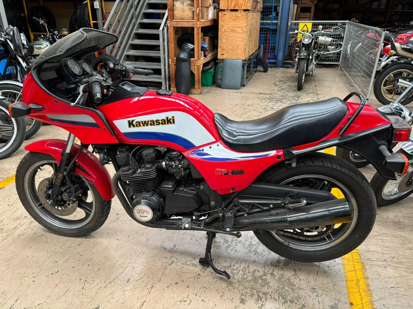 KAWASAKI GPZ750